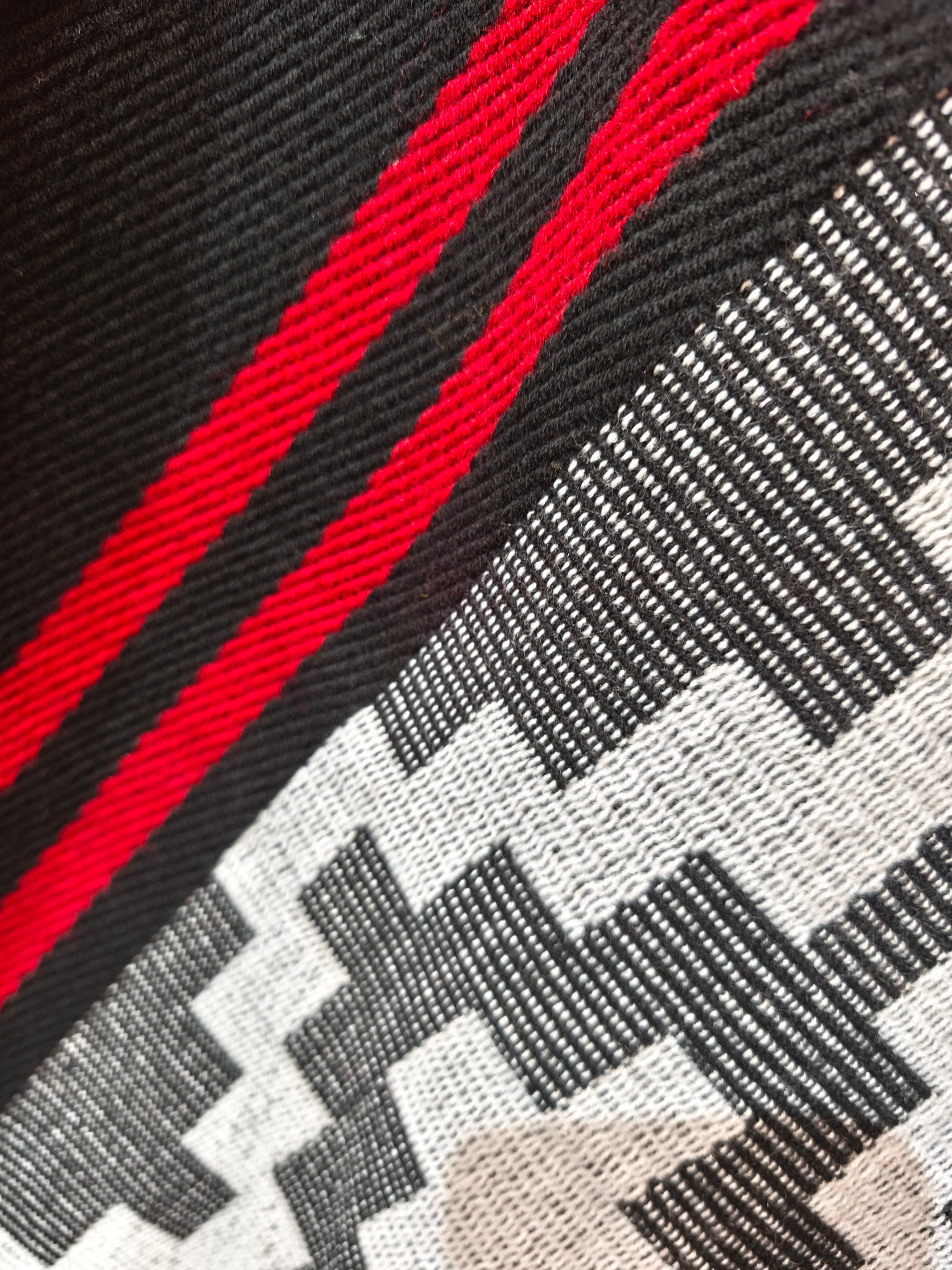 Poncho Kurü Lig - Colección mapuche