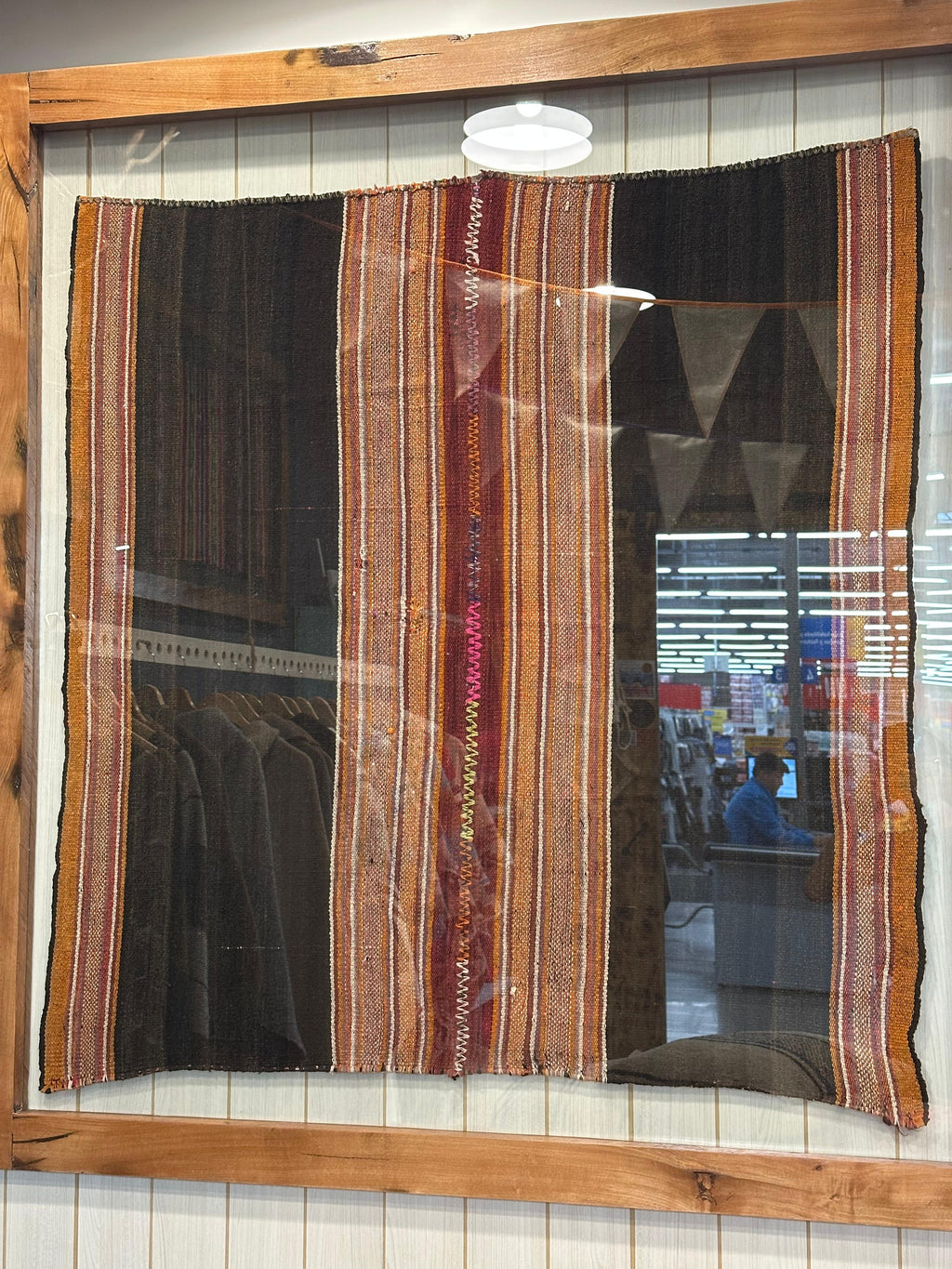 Gran Cuadro de Aguayo Ancestral – Marco de Coihue Recuperado 130x140 cm
