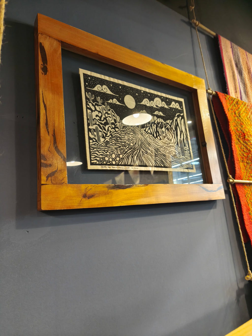 Cuadro artístico en serigrafía en tela "Guatín - San Pedro de Atacama" – Marco de Coihue Recuperado