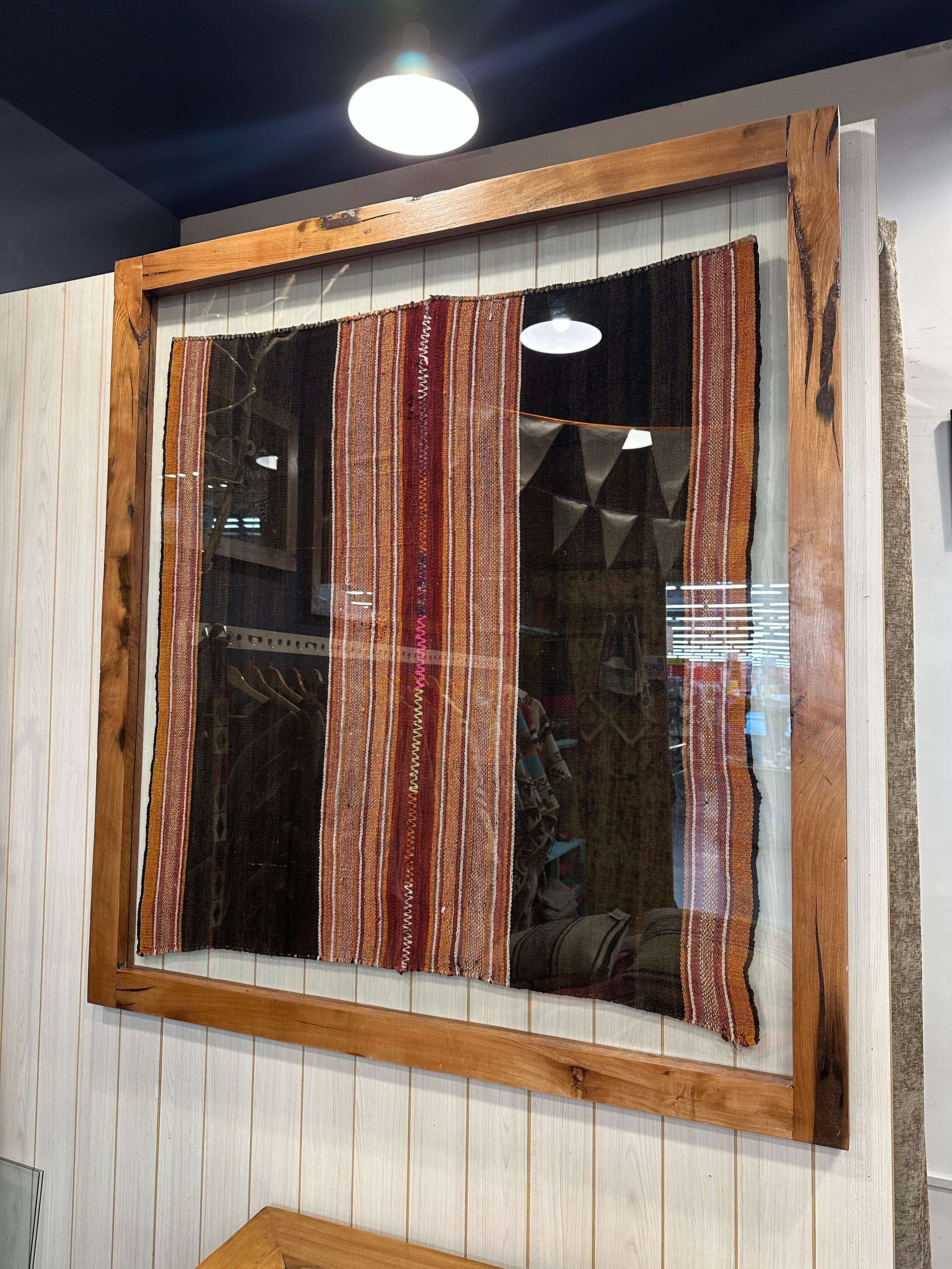 Gran Cuadro de Aguayo Ancestral – Marco de Coihue Recuperado 130x140 cm