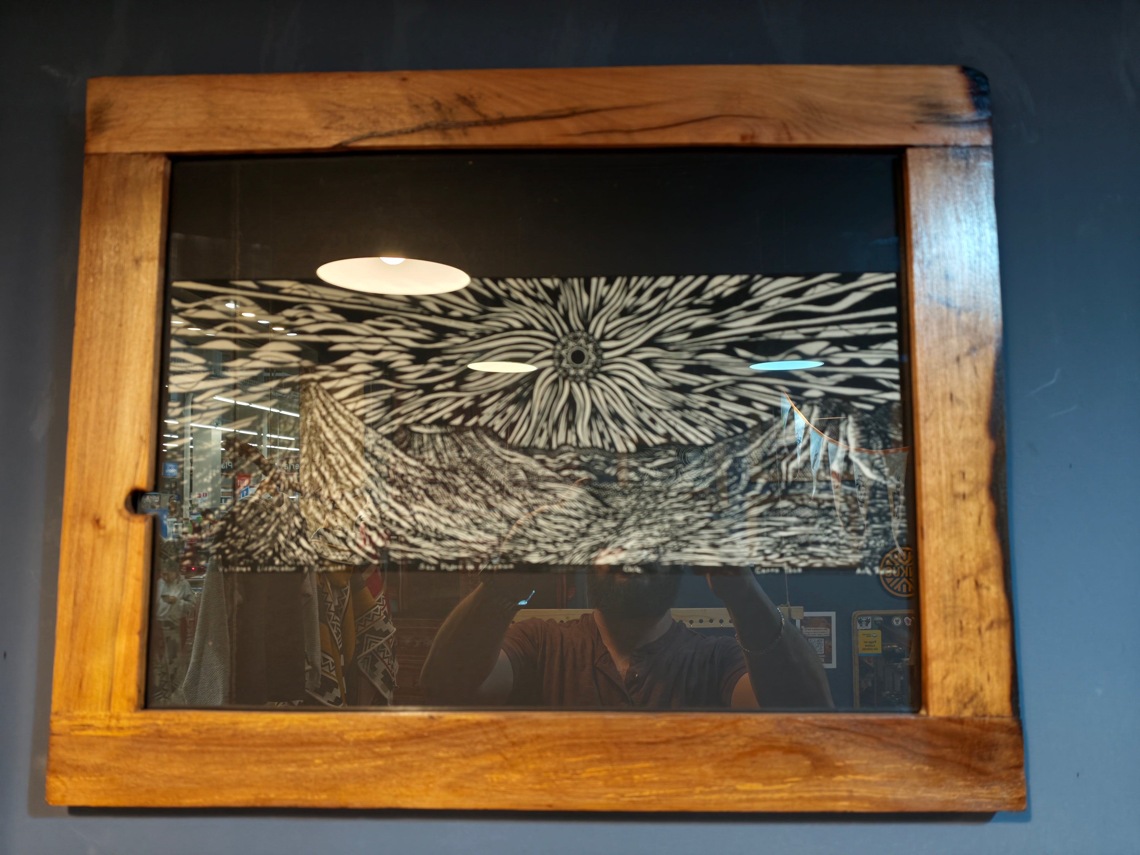 Cuadro "Sol de Atacama": Paisaje Volcánico Zentangle en Marco Rústico de Coigüe
