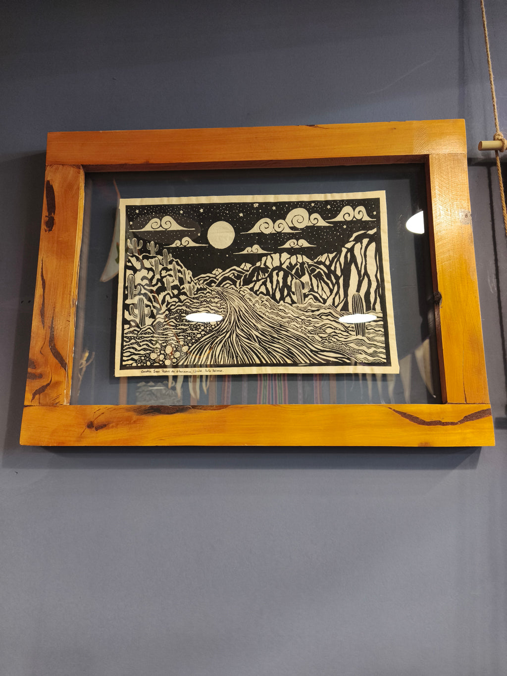 Cuadro artístico en serigrafía en tela "Guatín - San Pedro de Atacama" – Marco de Coihue Recuperado