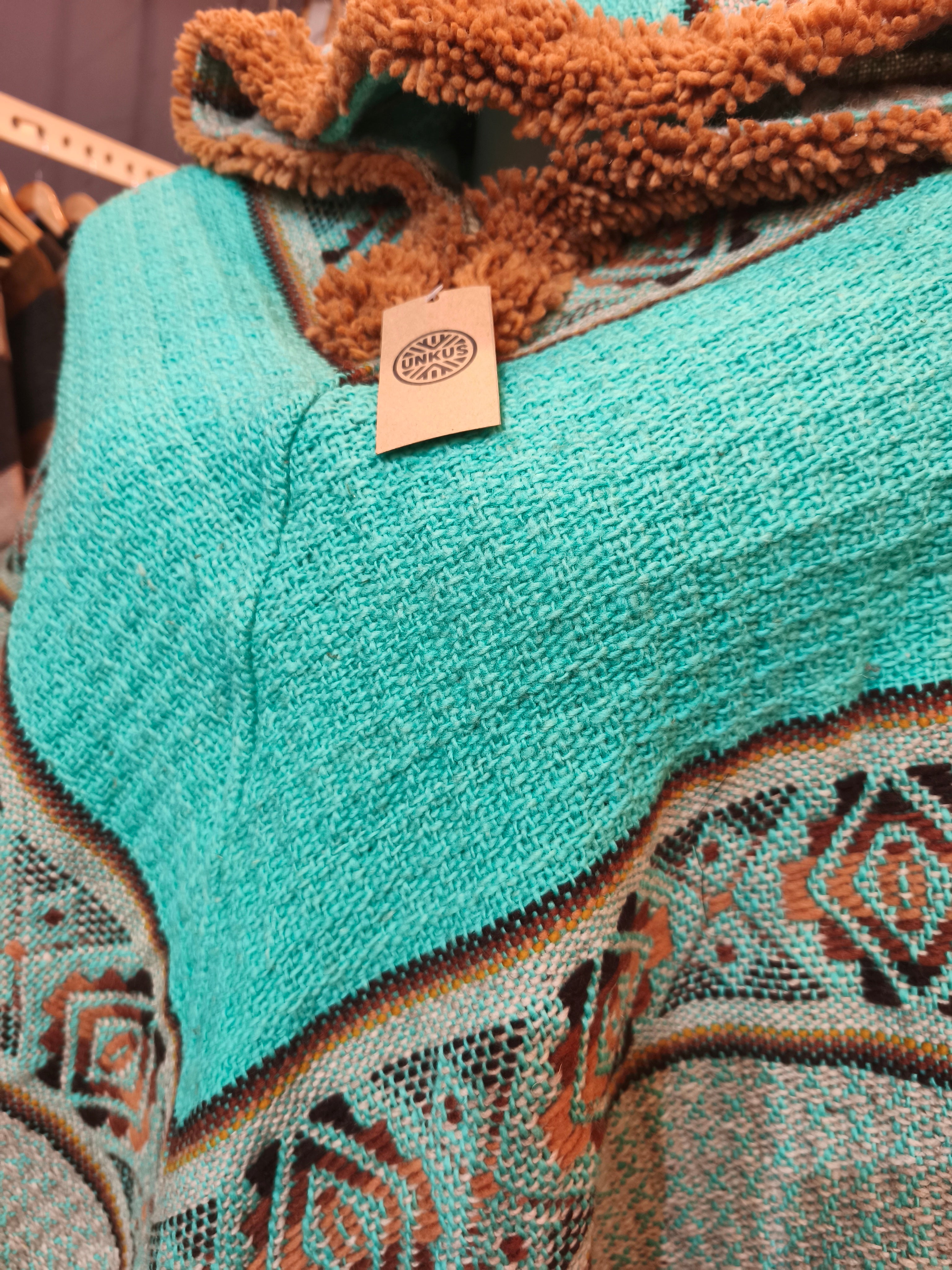 Poncho femenino 3 puntas (5 colores)